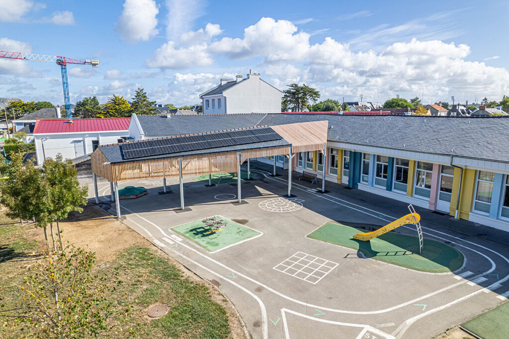Nouveau préau dans la cour des Maternelle de l'école Gambetta